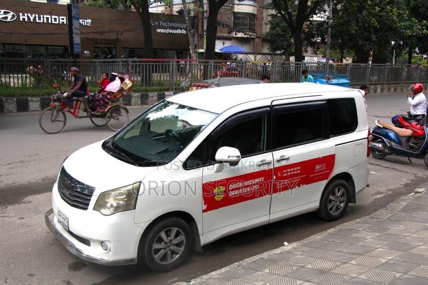 Toyota Noah 2.0 143hp FWD (8 Seater) 2012 White