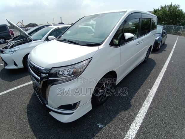 Toyota Esquire 2020 Pearl