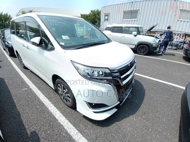 Toyota Esquire 2020 Pearl