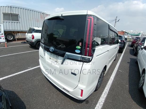 Toyota Esquire 2020 Pearl