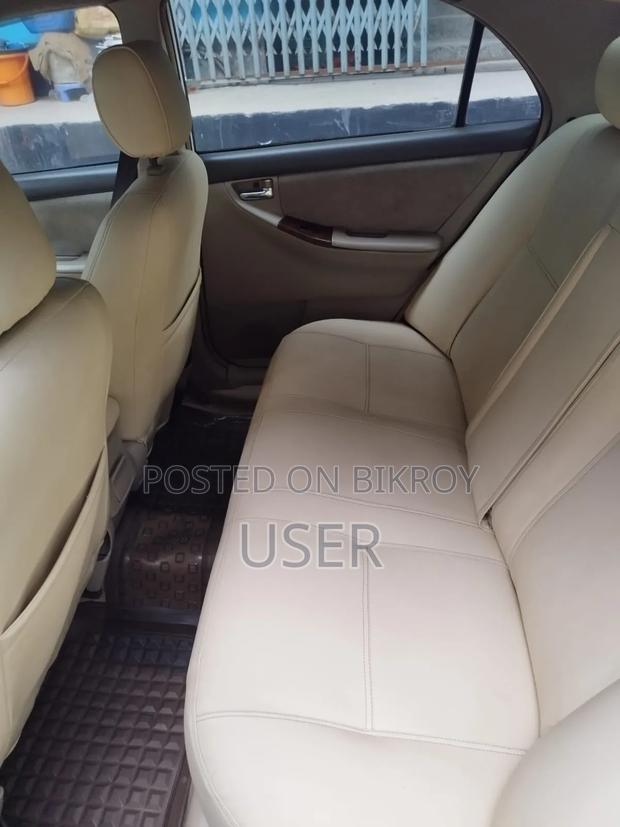 Toyota Corolla 2000 White