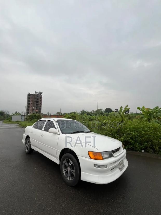 Toyota Corolla 1997 White