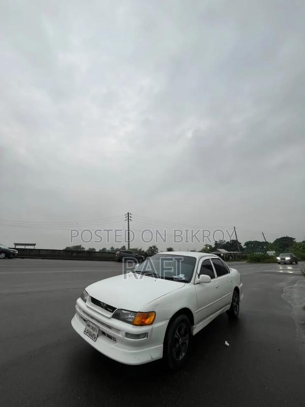 Toyota Corolla 1997 White