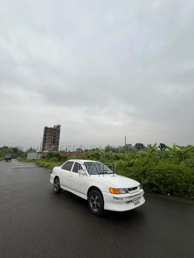 Toyota Corolla 1997 White