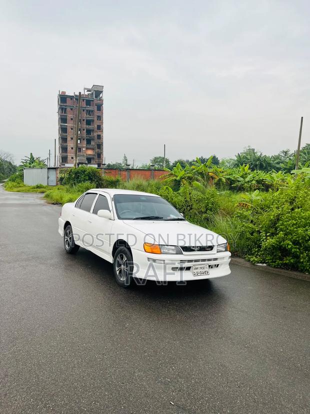 Toyota Corolla 1997 White