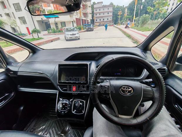 Toyota Esquire 1.8 FWD Hybrid (7 Seater) 2017 Black