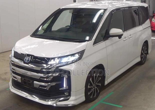 Toyota Noah 2023 Pearl