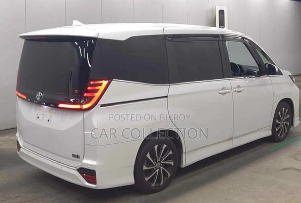 Toyota Noah 2023 Pearl