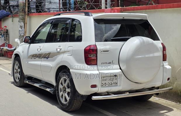 Toyota RAV4 2004 White