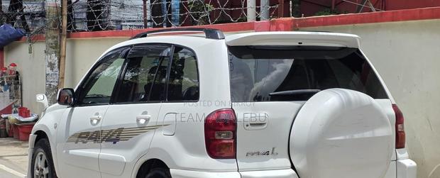 Toyota RAV4 2004 White