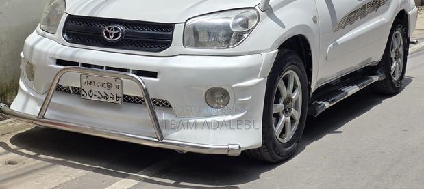 Toyota RAV4 2004 White