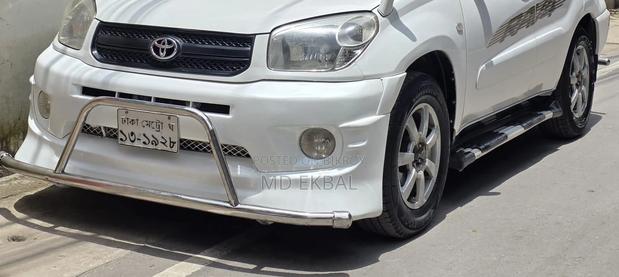 Toyota RAV4 2004 White