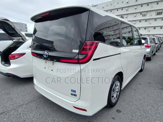 Toyota Noah 2022 Pearl