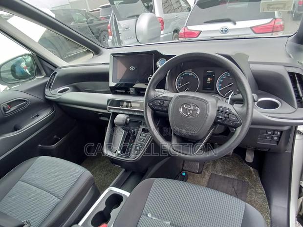 Toyota Noah 2022 Pearl