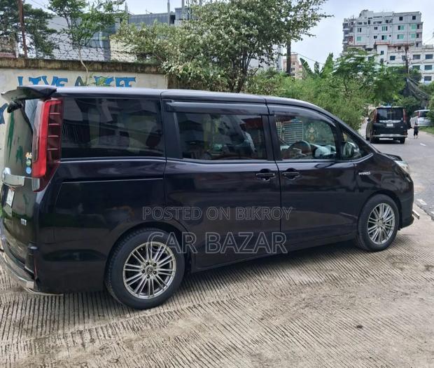 Toyota Noah 1.8 FWD Hybrid (7 Seater) 2016 Purple