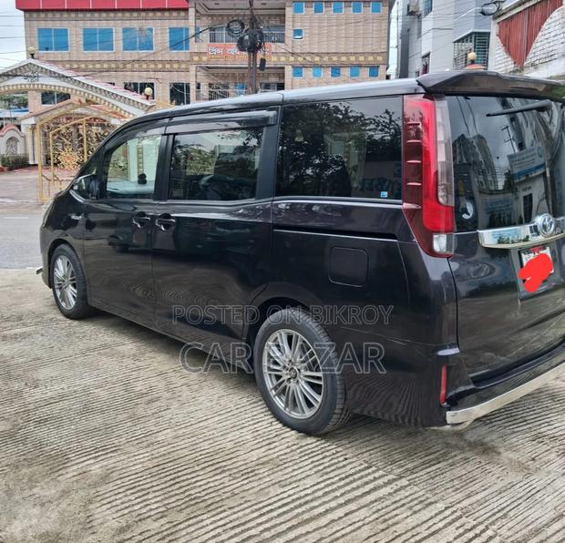Toyota Noah 1.8 FWD Hybrid (7 Seater) 2016 Purple