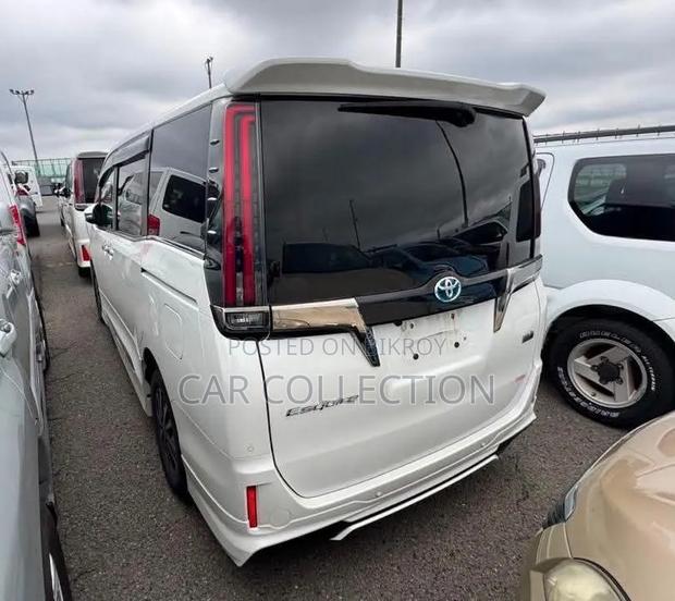 Toyota Esquire 2021 Pearl