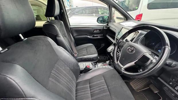 Toyota Esquire 2021 Pearl