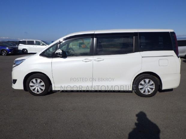 Toyota Noah 2021 Pearl