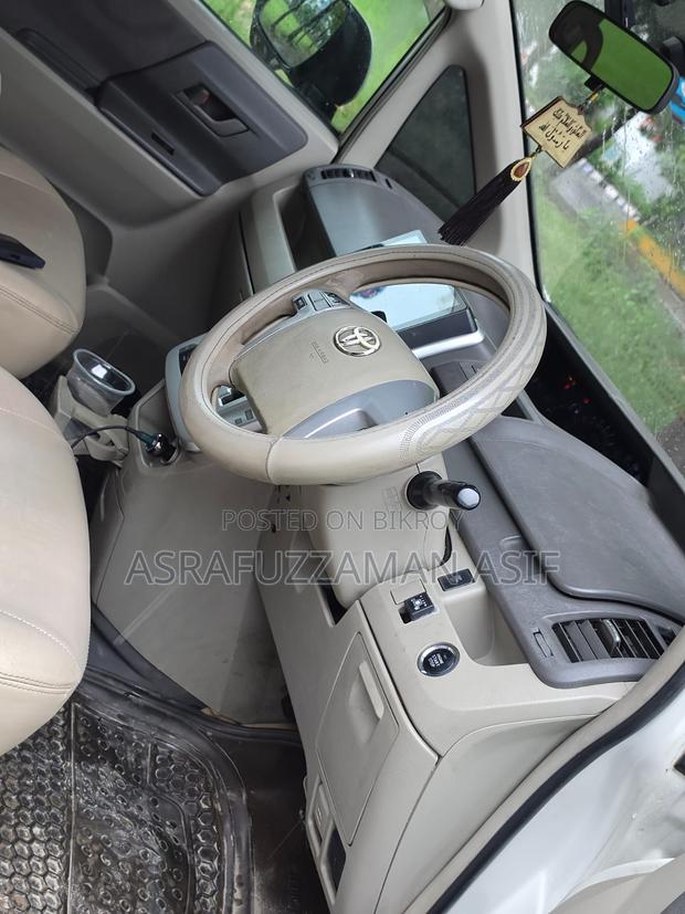 Toyota Noah 2010 Pearl