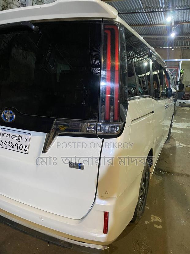 Toyota Noah 1.8 FWD Hybrid (7 seater) 2021 White