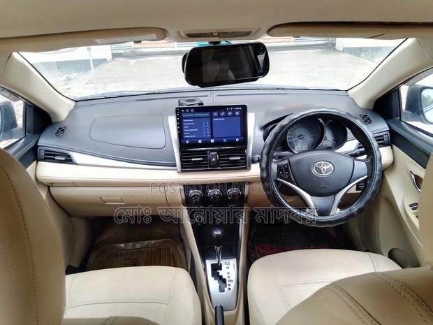 Toyota Yaris SE Hatchback 5dr 2014 Silver