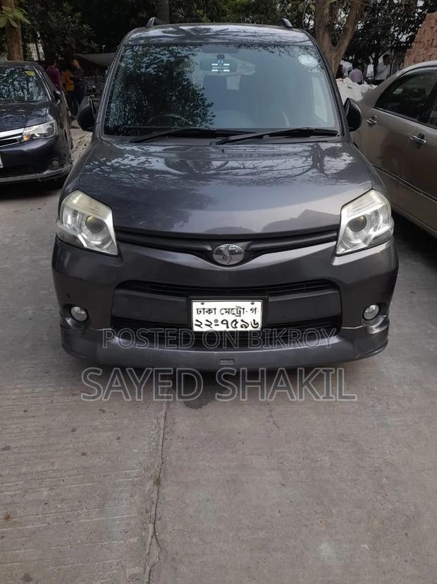 Toyota Sienta 1.5 AWD 2011 Gray