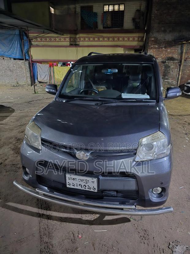 Toyota Sienta 1.5 AWD 2011 Gray