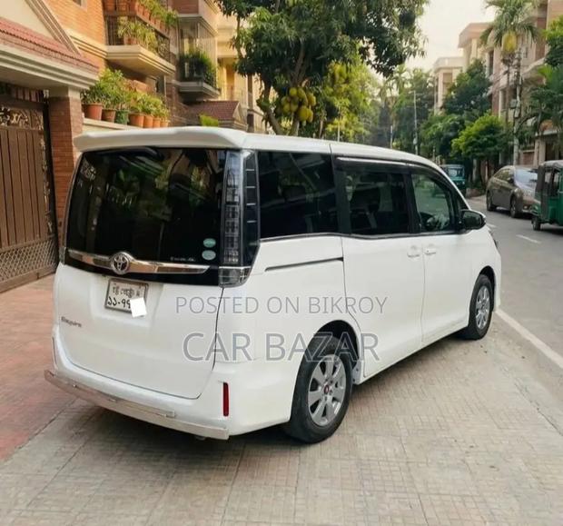 Toyota Noah 2.0 FWD (7 Seater) 2014 White