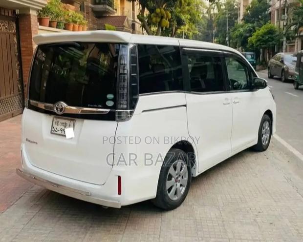Toyota Noah 2.0 FWD (7 Seater) 2014 White
