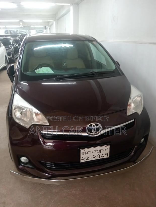 Toyota Ractis 2011 Brown