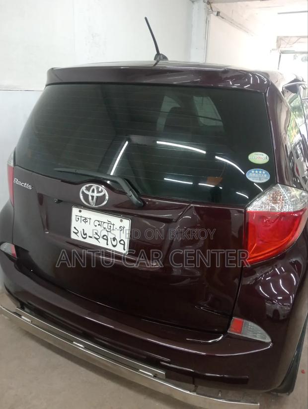 Toyota Ractis 2011 Brown