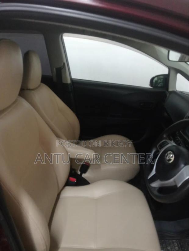 Toyota Ractis 2011 Brown
