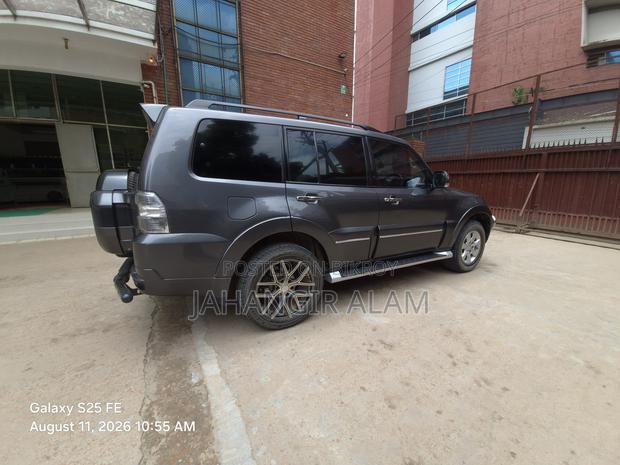 Mitsubishi Pajero 2018 Gray