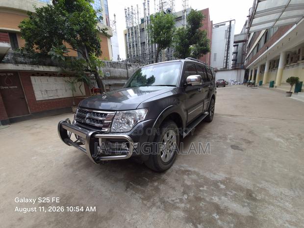 Mitsubishi Pajero 2018 Gray