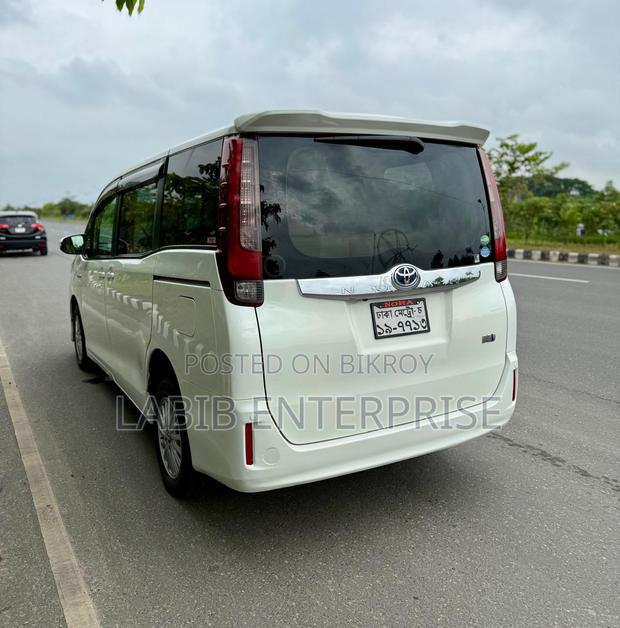 Toyota Noah 1.8 FWD Hybrid (7 Seater) 2014 Pearl