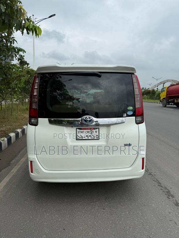 Toyota Noah 1.8 FWD Hybrid (7 Seater) 2014 Pearl