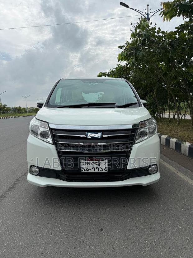 Toyota Noah 1.8 FWD Hybrid (7 Seater) 2014 Pearl
