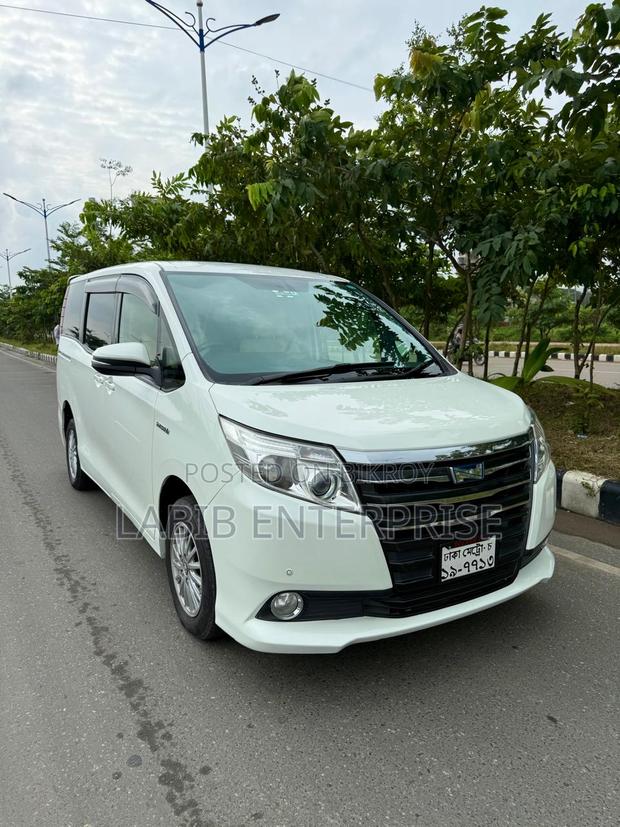 Toyota Noah 1.8 FWD Hybrid (7 Seater) 2014 Pearl