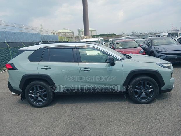 Toyota RAV4 2022 Green