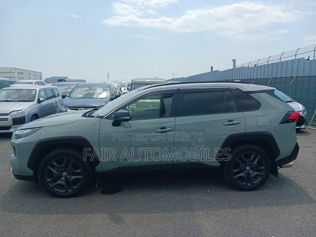 Toyota RAV4 2022 Green