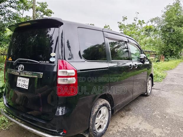 Toyota Noah 2010 Black