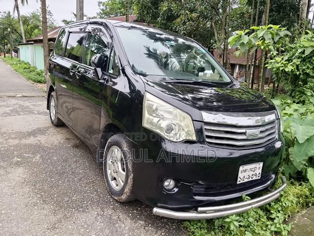 Toyota Noah 2010 Black