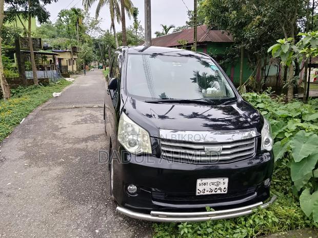 Toyota Noah 2010 Black