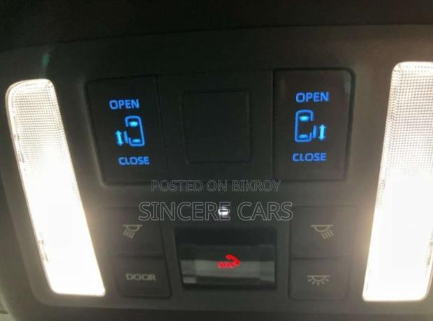 Toyota Noah 2022 Pearl