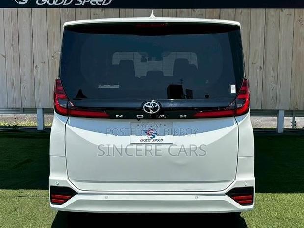 Toyota Noah 2022 Pearl