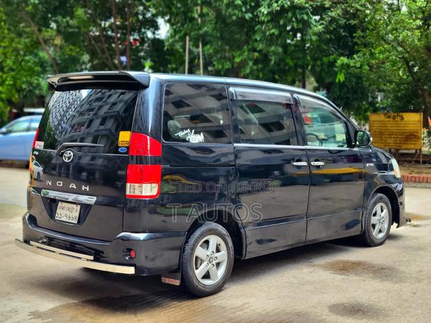 Toyota Noah 2005 Black