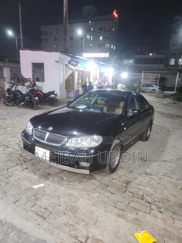 Nissan Sunny 2002 Black