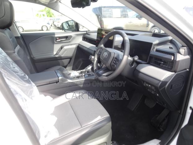 New Toyota RAV4 LE 2026 Pearl