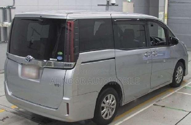 Toyota Noah 2021 Silver